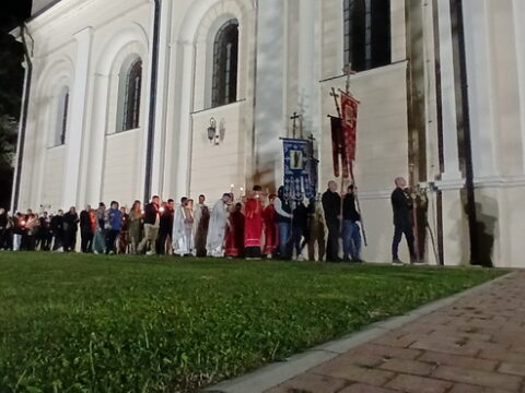 20250420_001035_resize