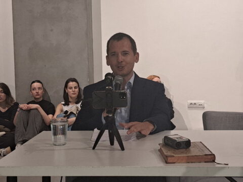 20250427_200439_resize