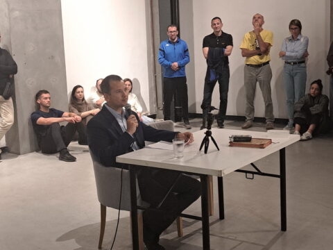 20250427_200527_resize