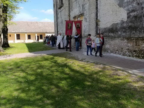 IMG-03e3ecb4c90ab941cb7806f532ebfc1a-V_resize