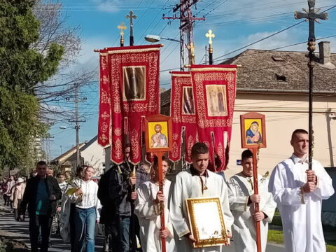 IMG-09f196680a6a53865e4e297e4a29058e-V_resize