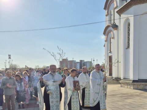 IMG-19a82a607d80ff3ae797648ed5bb6592-V_resize