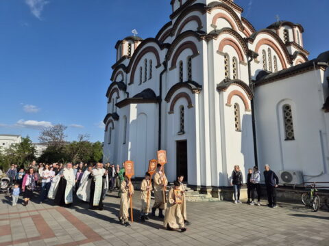 IMG-c929f4b7c47bd3e820655c63a1281a4c-V_resize