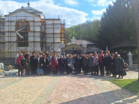 IMG-f5fcf919a39c627d710a7f7c8593c66c-V_resize