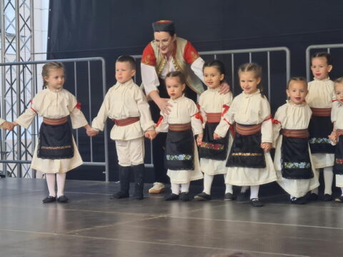 79f1cdc5-7b22-402a-9bbf-cdb46e69eaee_resize