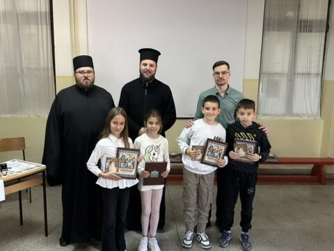 IMG-0d7df6ca4fb5eb996da2e012a146fa05-V_resize