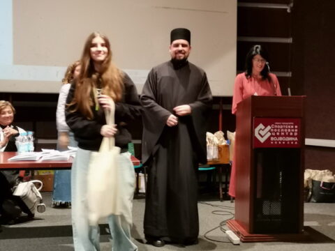 IMG-2ee36fe7650fd2d3ff21663089494455-V_resize