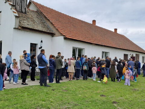 IMG-73c30ae490ed7ec90e416c92046a1b60-V_resize