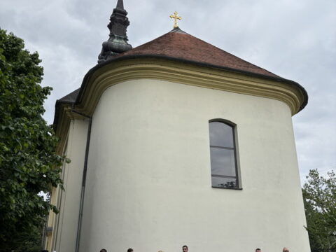 IMG-74590e5037c46b9e349945844a815665-V_resize