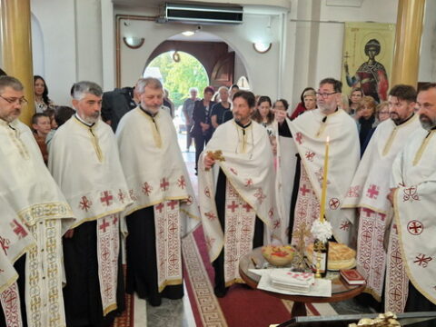 IMG-c7239752bb389d8d242d9ce5a4f1d7b9-V_resize