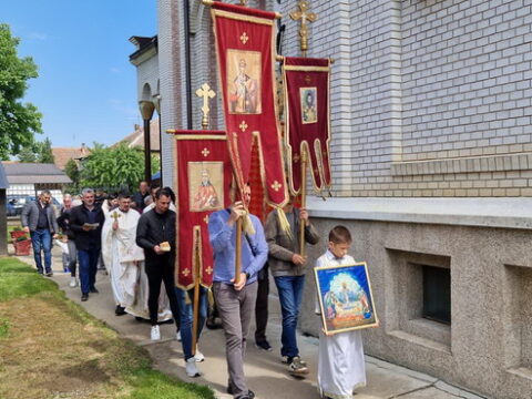 IMG-e4cbe2421d38616b5b261c539a8725d8-V_resize