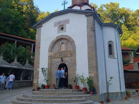 IMG-18c7a0ec40e8a3034c566872c4456529-V_resize