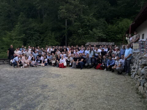 IMG-1dc5378d44f973d4b3b6b71e79f146c8-V_resize