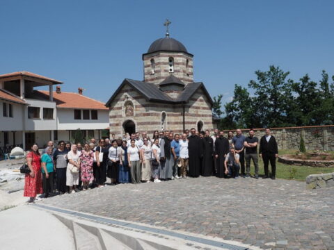 IMG-417c96354fabbb1d22c534a0af102805-V_resize