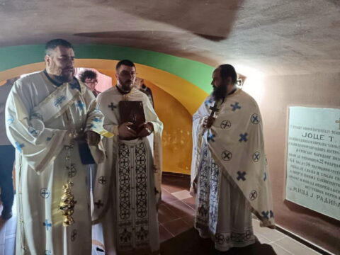 c0775763-cef1-4d63-8b2c-c6c63ae9c17e_resize