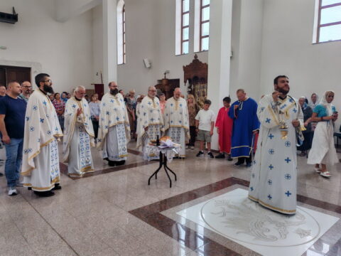 IMG-c77a8f8db0998d4afdc786f73544e84b-V_resize