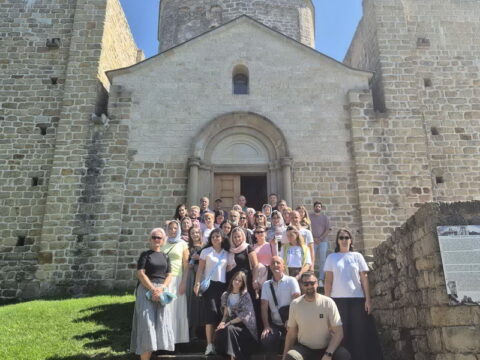 IMG-051bd1c7355ca1ecf357dab884eb468f-V_resize