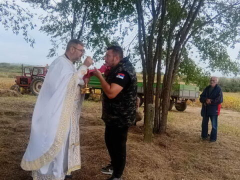 IMG-42859be2a54f138789682aafd21b1e02-V_resize