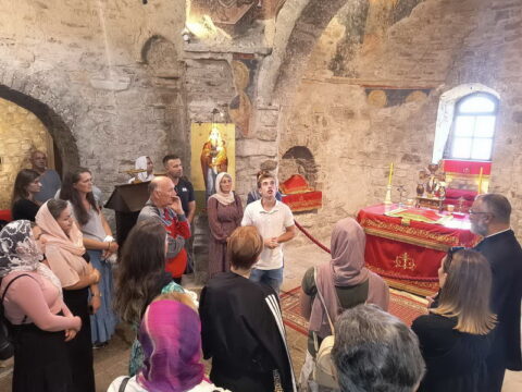 IMG-bbf81ff27f10928cf8363d6e9f201ec4-V_resize