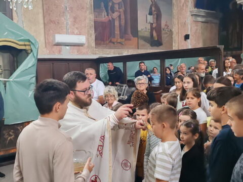 IMG-ea7edcac3b02396d99f90e4175cd1325-V_resize