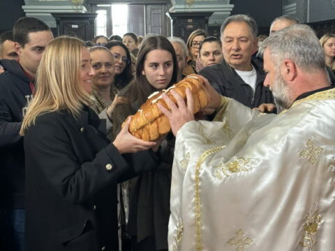 IMG-4d61301b6fd36da4643a799e30bd4352-V_resize