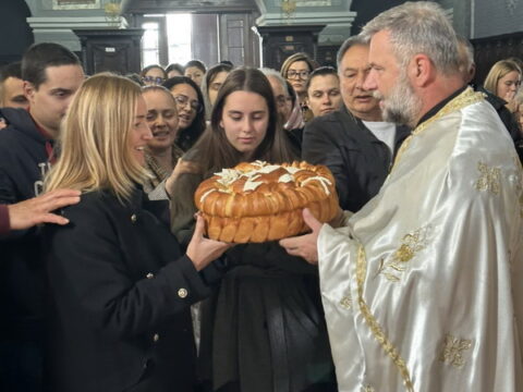 IMG-e8d4d2f4c07557f5c750b3fabf3301d5-V_resize