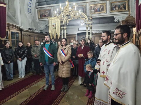 IMG-8acd369352940d049a8c62edf3822fef-V_resize