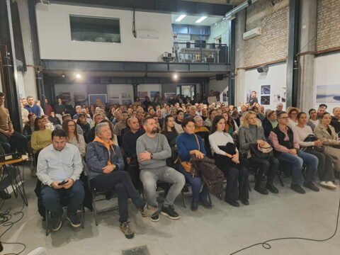 20251207_190811_resize