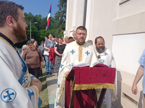 34b9e54f-1a22-44ac-96bb-681a8c267680_resize