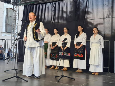 9830ea2f-0718-481f-b954-690644078b69_resize