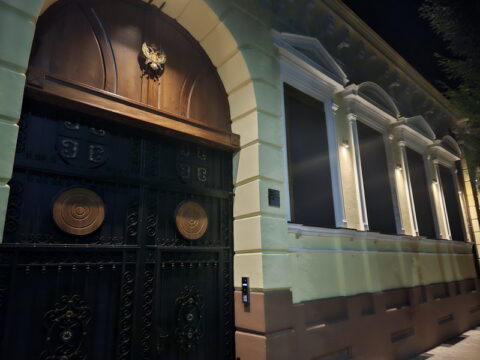 IMG-75d3a0a40e7ea2c891fd2982c3c391f7-V_resize