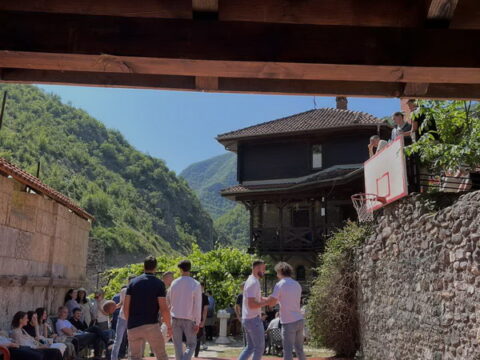 IMG-8fd51f94a5ef8c94df4b7b4203b0db8d-V_resize