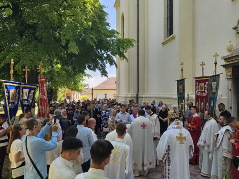 IMG-90a4157dd3895adb002f3d94d1cb936f-V_resize