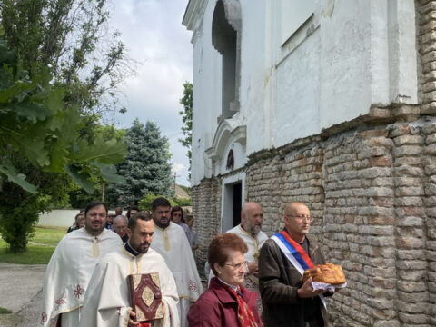 IMG-d15326e1dbc75dcbe576af42e918d87c-V_resize