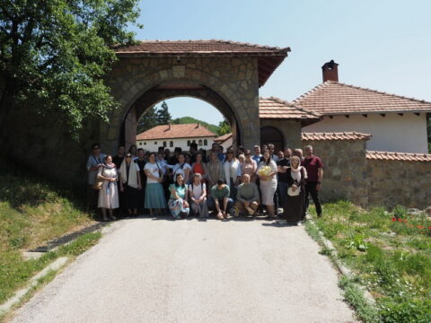 IMG-f378ff1cf14bc41c16f6008053e11cb7-V_resize