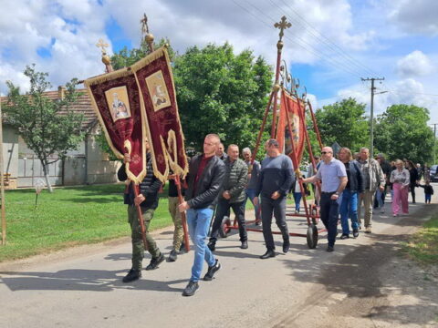 IMG-f5918e38c8ebed989718305a78ab6949-V_resize