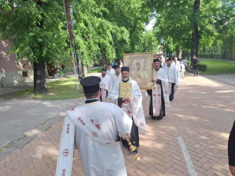 aac0e787-dc05-4fc9-b57c-ef5d053328e8_resize