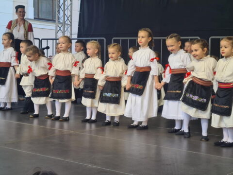 bbb14ae8-f70d-4f04-bf0c-068215dc2849_resize