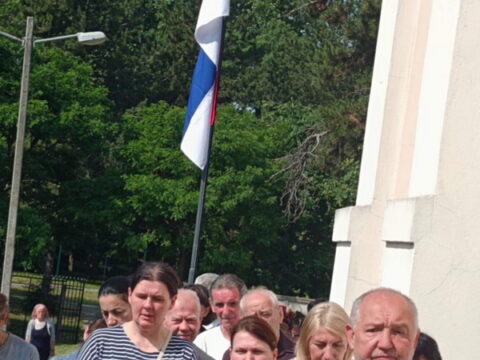 d2ffa0d9-fee3-4b5c-8960-862087d14871_resize