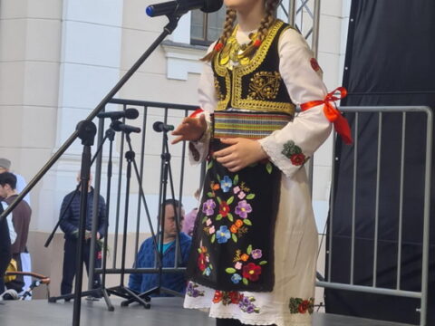 def4b7e6-9f3c-4272-b51b-2456d2047f53_resize