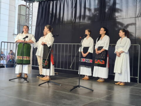 ef4c7fda-e71f-479d-951a-166425a62e04_resize