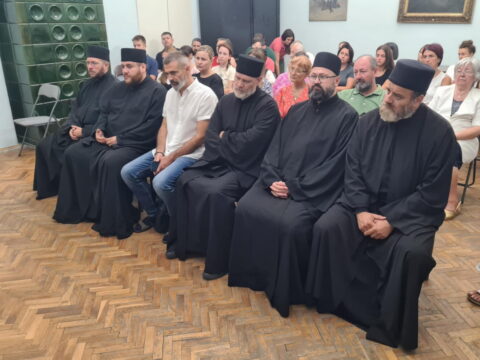 78fa77ae-853d-4290-a7d2-5ecf78e40ede_resize