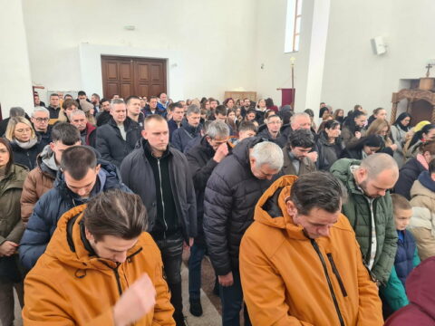 87aa44ed-8bdd-4d6f-9dac-389fbe9f89c4_resize