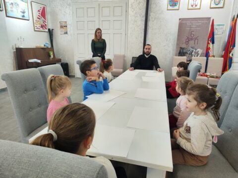 IMG-aff4b1309d0b383af2542646ad1345b9-V_resize