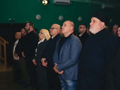 IMG-e4a7ede17b8f774d0e5d0537be1b4e6d-V_resize