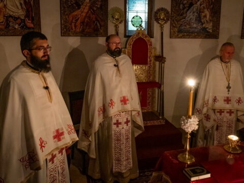 R6TO3883_resize_resize