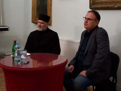 baf0ab8b-8d25-4d19-8923-2d803e28bb7f_resize_resize