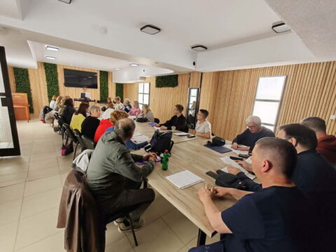 748ac2d4-2d7a-4ce6-b1fa-ef8e3dbc9127_resize