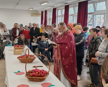 IMG-a4fbfeb2688a9481d54de7652758af3d-V_resize