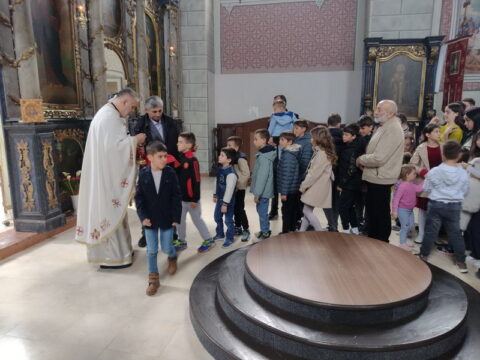 IMG-b3cbaedf6b8976ac75cf4fd684bd67ea-V_resize